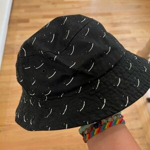 Dream smile bucket hat